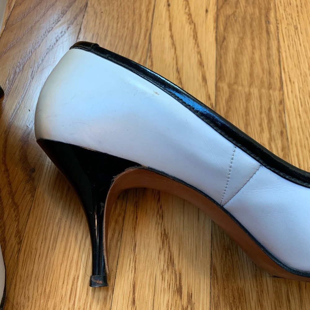 Vintage black and white cap toe heels - Picture 3 of 3